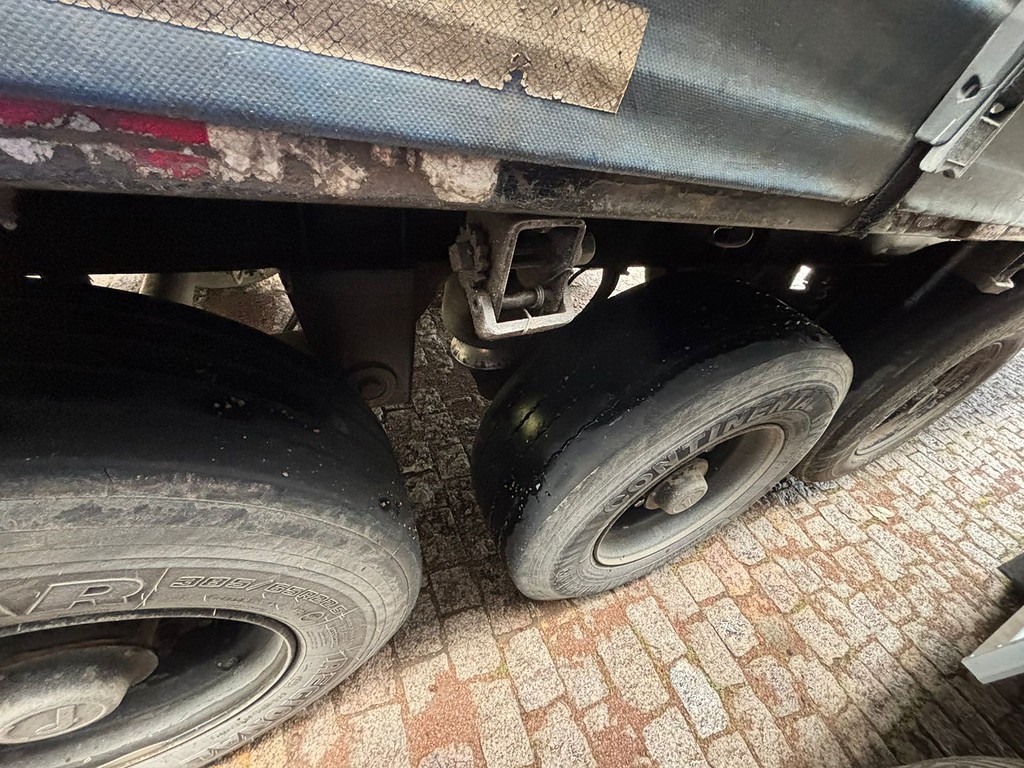 Carreta SEMI-REBOQUE BAU SIDER Facchini ANO 2001 3 Eixos de Geração Caminhões e Carretas no Paraná