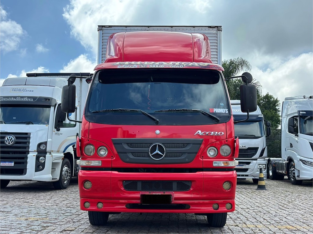 Caminhão MERCEDES BENZ MB 1016 Baú Furgão ANO 2014 de Geração Caminhões e Carretas no Paraná