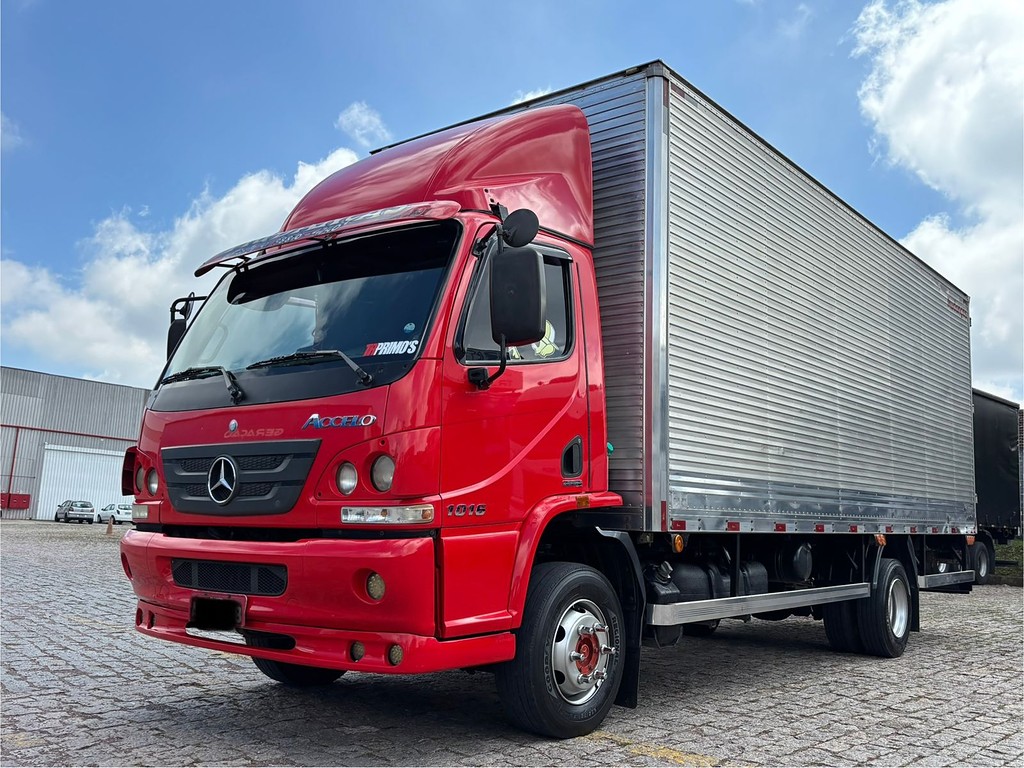 Caminhão MERCEDES BENZ MB 1016 Baú Furgão ANO 2014 de Geração Caminhões e Carretas no Paraná
