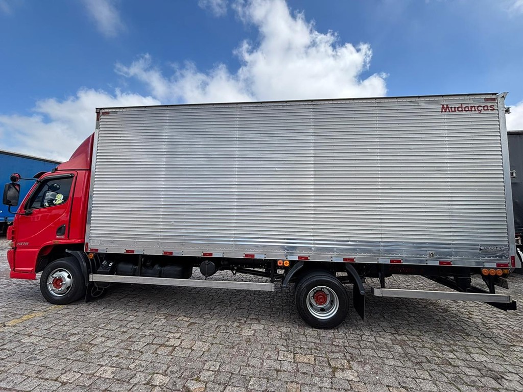 Caminhão MERCEDES BENZ MB 1016 Baú Furgão ANO 2014 de Geração Caminhões e Carretas no Paraná