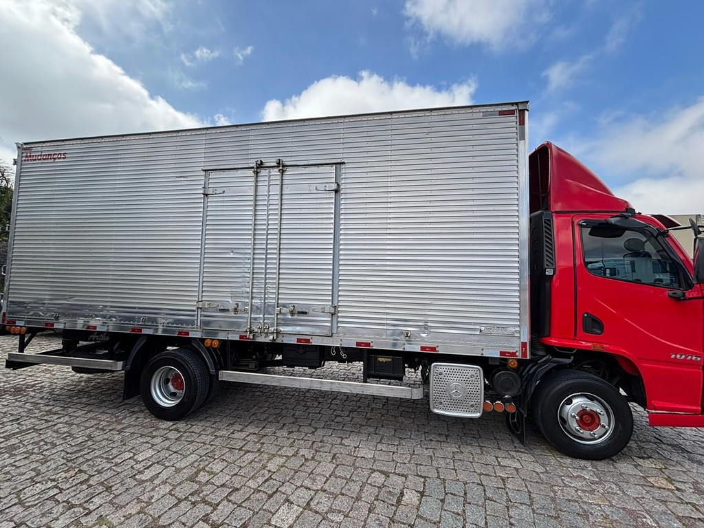 Caminhão MERCEDES BENZ MB 1016 Baú Furgão ANO 2014 de Geração Caminhões e Carretas no Paraná