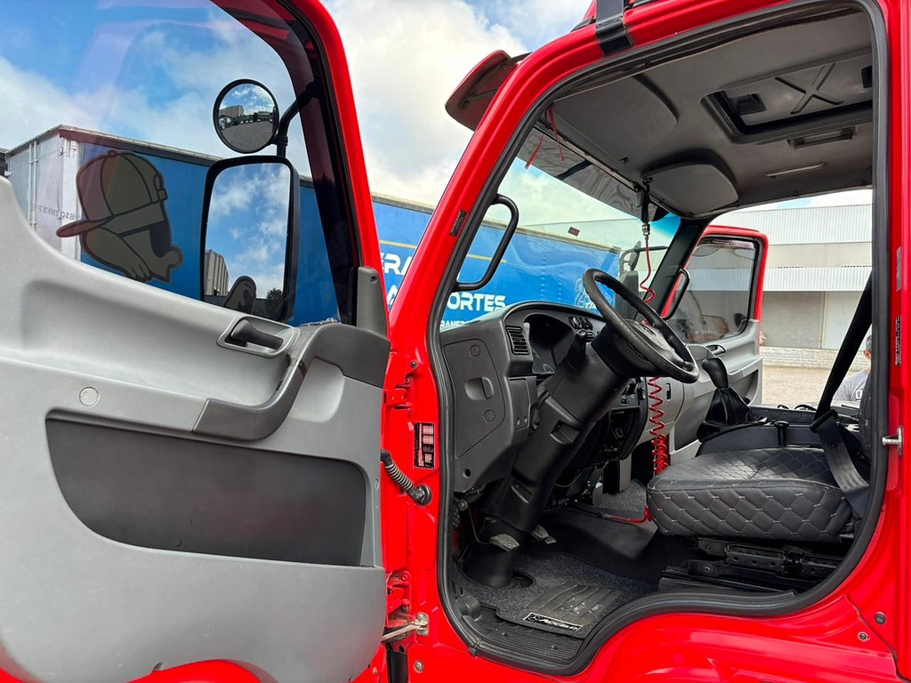 Caminhão MERCEDES BENZ MB 1016 Baú Furgão ANO 2014 de Geração Caminhões e Carretas no Paraná