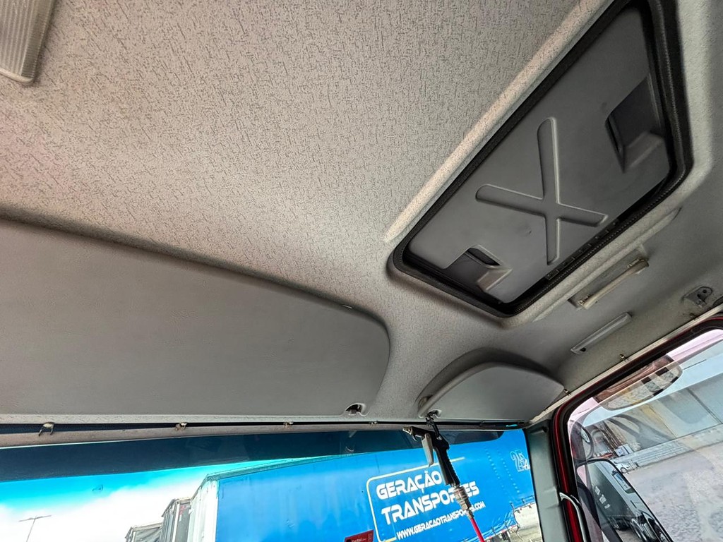 Caminhão MERCEDES BENZ MB 1016 Baú Furgão ANO 2014 de Geração Caminhões e Carretas no Paraná