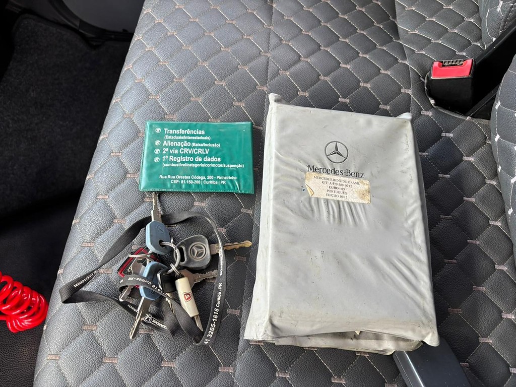 Caminhão MERCEDES BENZ MB 1016 Baú Furgão ANO 2014 de Geração Caminhões e Carretas no Paraná