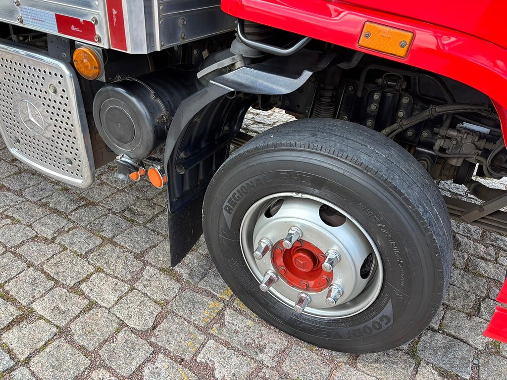 Caminhão MERCEDES BENZ MB 1016 Baú Furgão ANO 2014 de Geração Caminhões e Carretas no Paraná