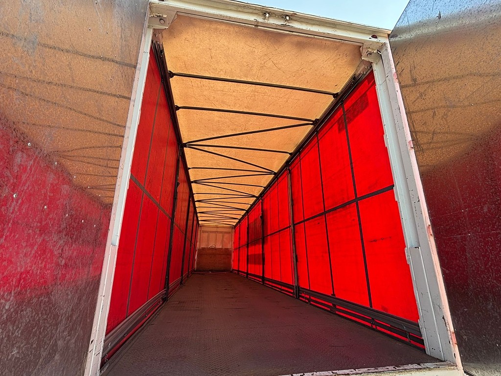 Carreta SEMI-REBOQUE BAU SIDER Randon ANO 2008 1+1+1 Vanderleia de Geração Caminhões e Carretas no Paraná