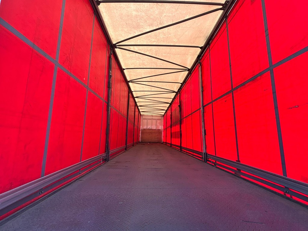 Carreta SEMI-REBOQUE BAU SIDER Randon ANO 2008 1+1+1 Vanderleia de Geração Caminhões e Carretas no Paraná