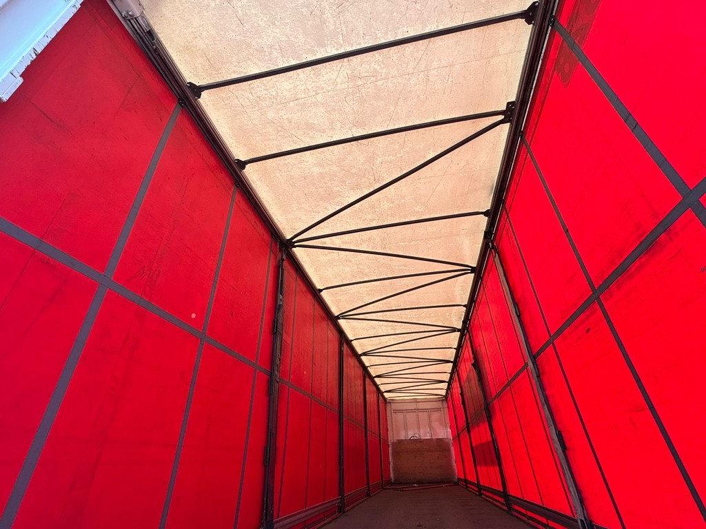 Carreta SEMI-REBOQUE BAU SIDER Randon ANO 2008 1+1+1 Vanderleia de Geração Caminhões e Carretas no Paraná