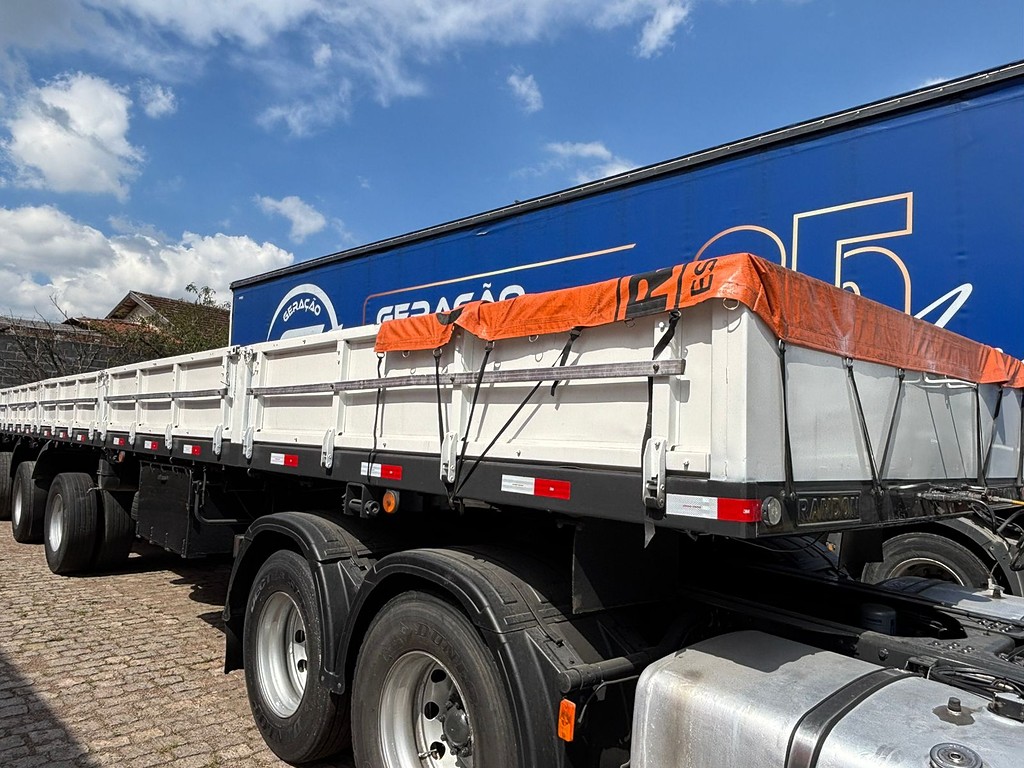 Carreta SEMI-REBOQUE BOBINEIRO Randon ANO 2009 1+1+1 Vanderleia de Geração Caminhões e Carretas no Paraná