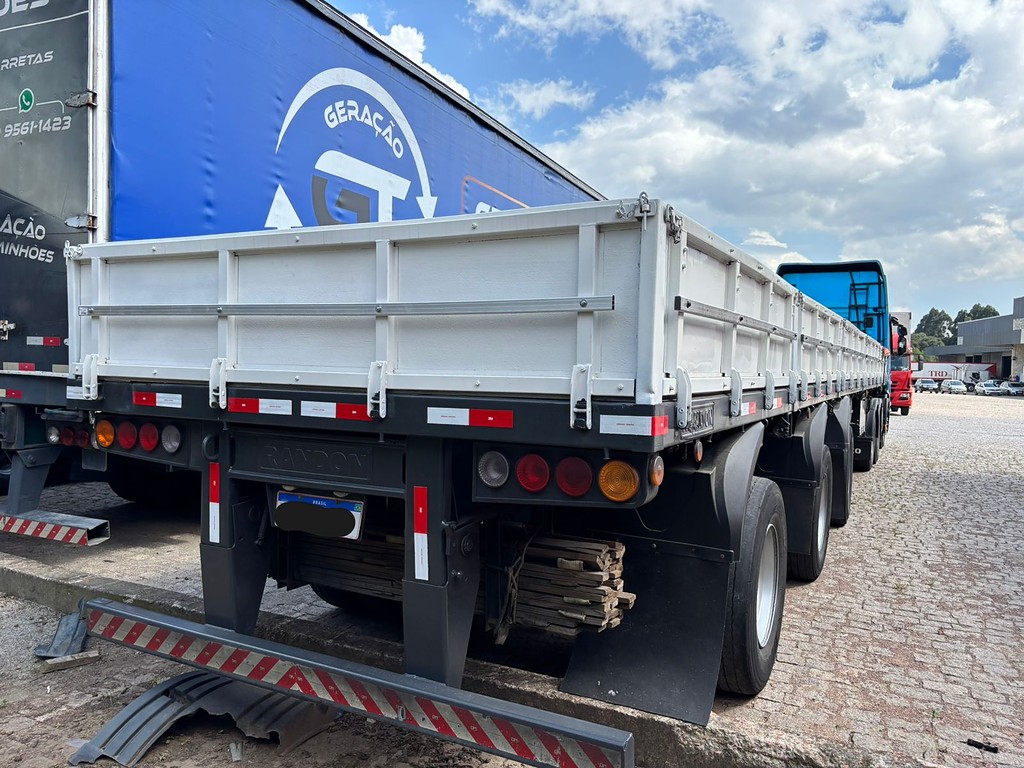 Carreta SEMI-REBOQUE BOBINEIRO Randon ANO 2009 1+1+1 Vanderleia de Geração Caminhões e Carretas no Paraná