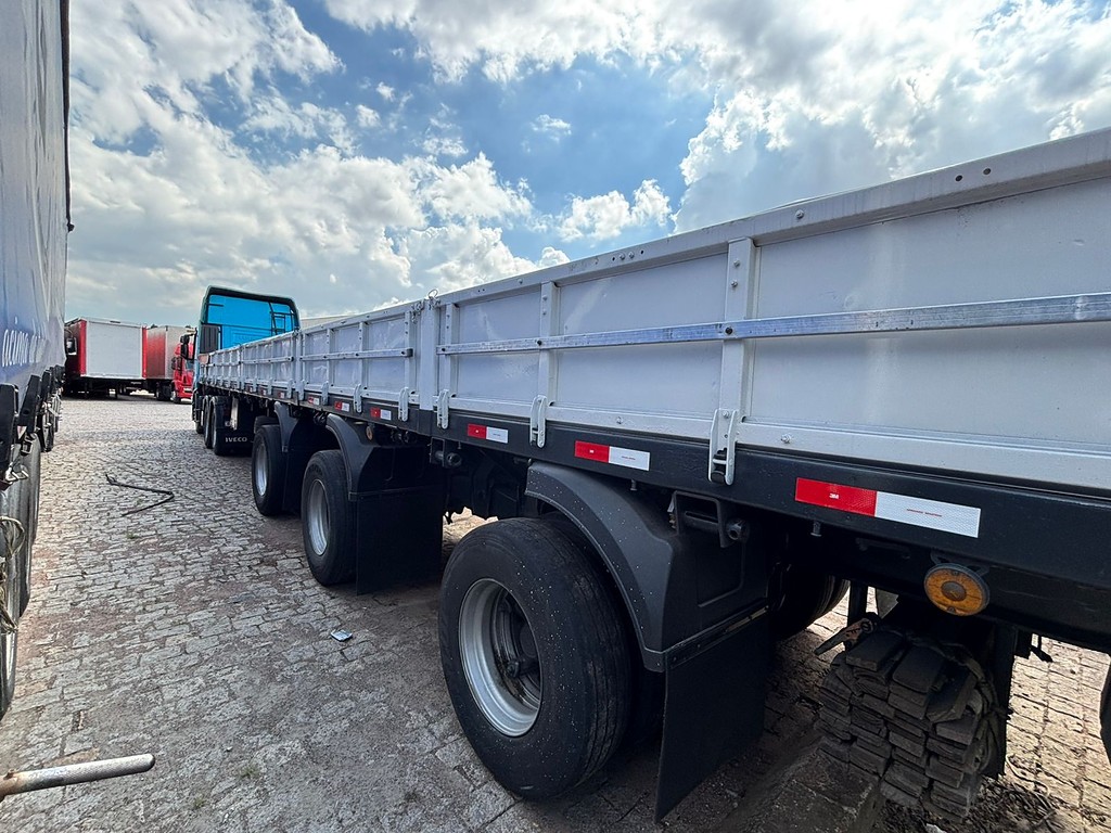 Carreta SEMI-REBOQUE BOBINEIRO Randon ANO 2009 1+1+1 Vanderleia de Geração Caminhões e Carretas no Paraná