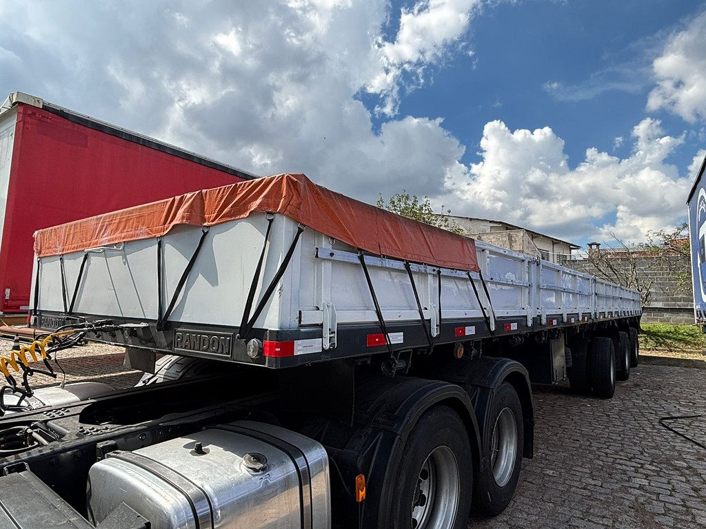 Carreta SEMI-REBOQUE BOBINEIRO Randon ANO 2009 1+1+1 Vanderleia de Geração Caminhões e Carretas no Paraná