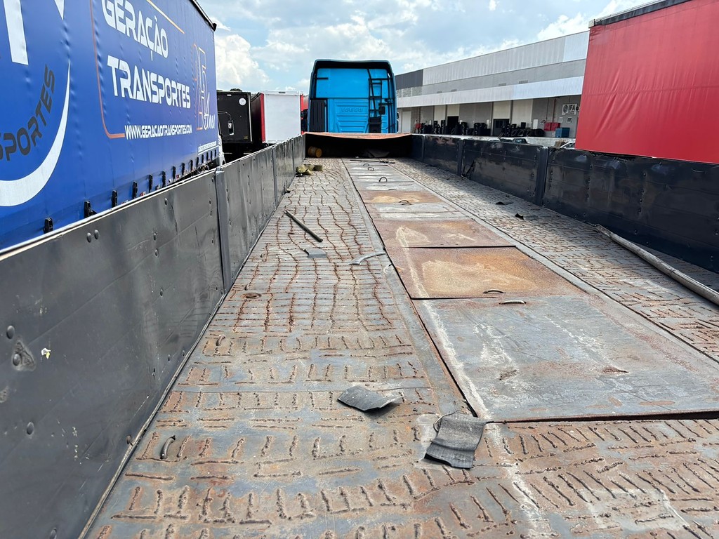 Carreta SEMI-REBOQUE BOBINEIRO Randon ANO 2009 1+1+1 Vanderleia de Geração Caminhões e Carretas no Paraná