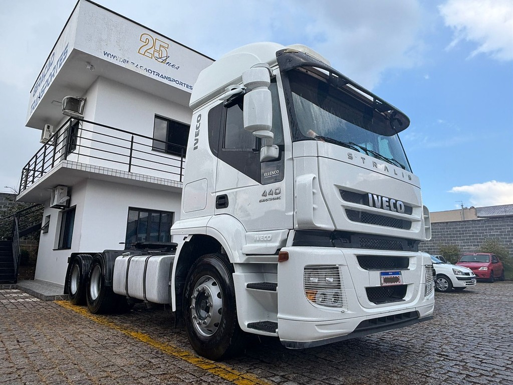 Caminhão IVECO STRALIS 440 Cavalo Mecânico ANO 2013 de Geração Caminhões e Carretas no Paraná