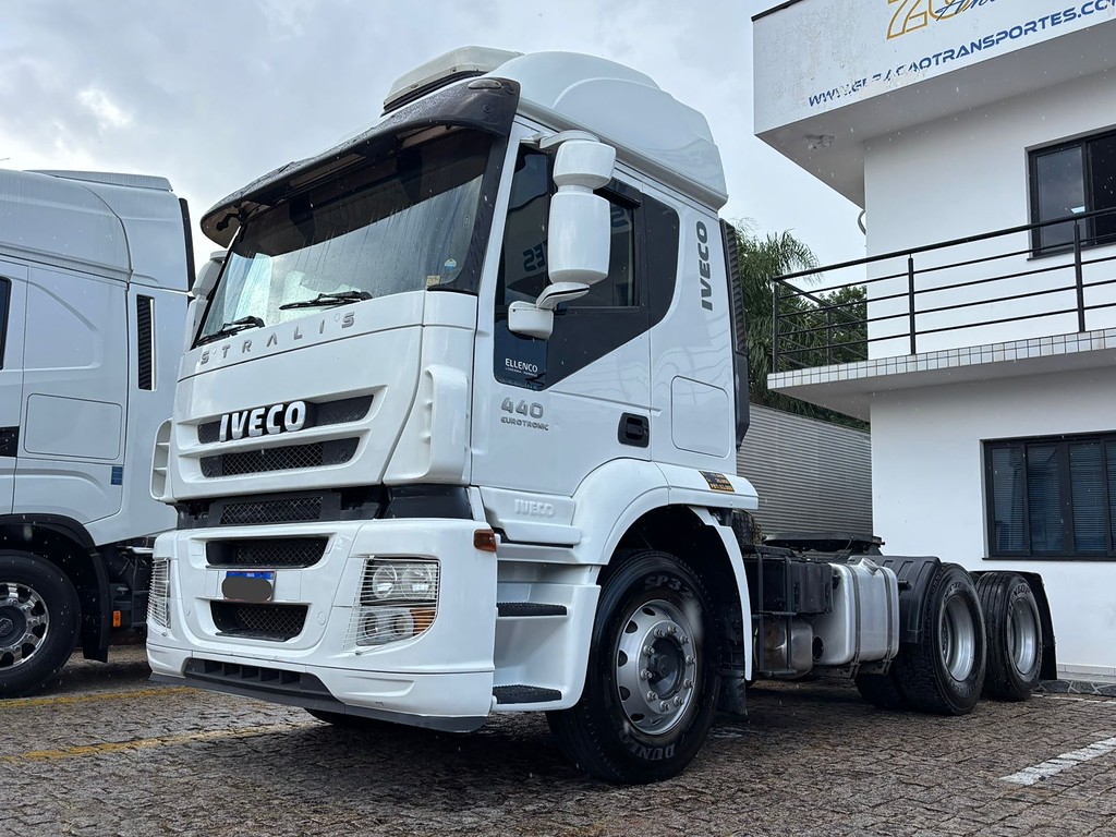 Caminhão IVECO STRALIS 440 Cavalo Mecânico ANO 2013 de Geração Caminhões e Carretas no Paraná