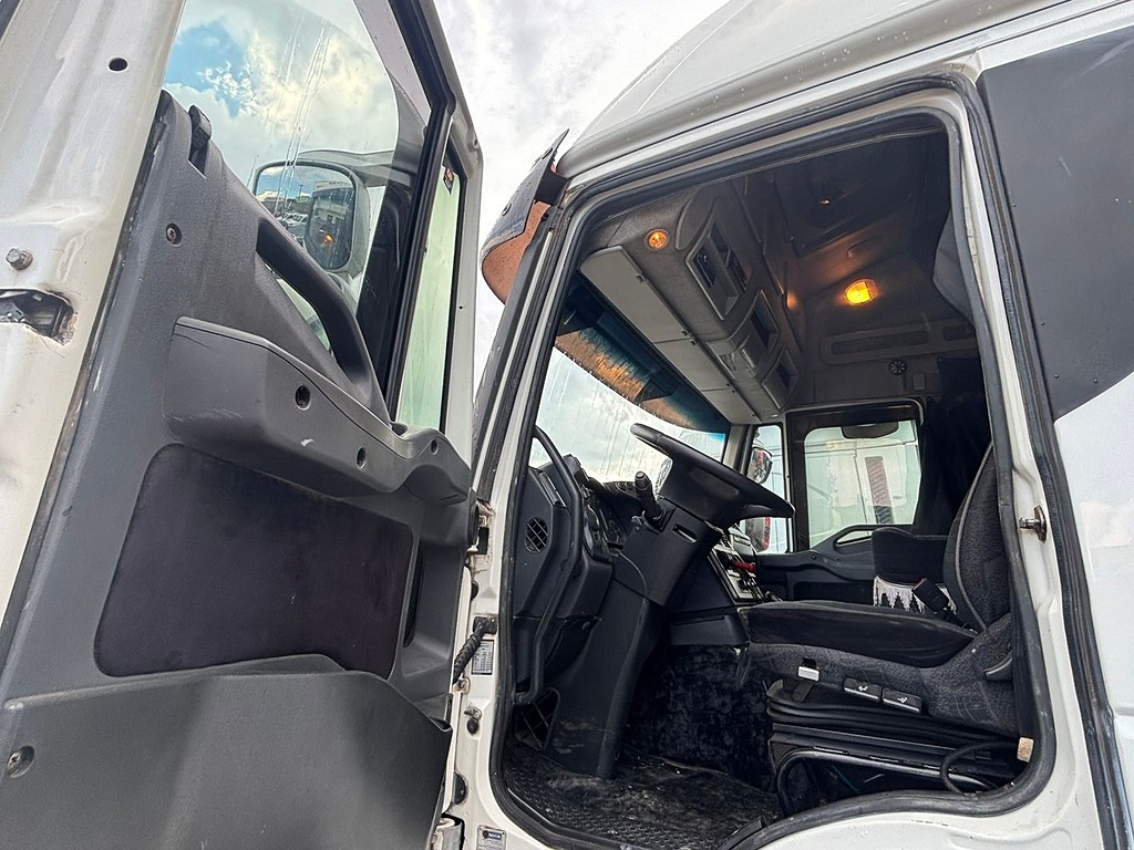 Caminhão IVECO STRALIS 440 Cavalo Mecânico ANO 2013 de Geração Caminhões e Carretas no Paraná