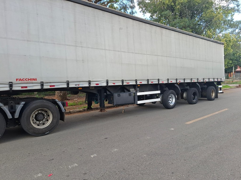 Carreta SEMI-REBOQUE BAU SIDER Facchini ANO 2020 1+1+1 Vanderleia de Geração Caminhões e Carretas no Paraná