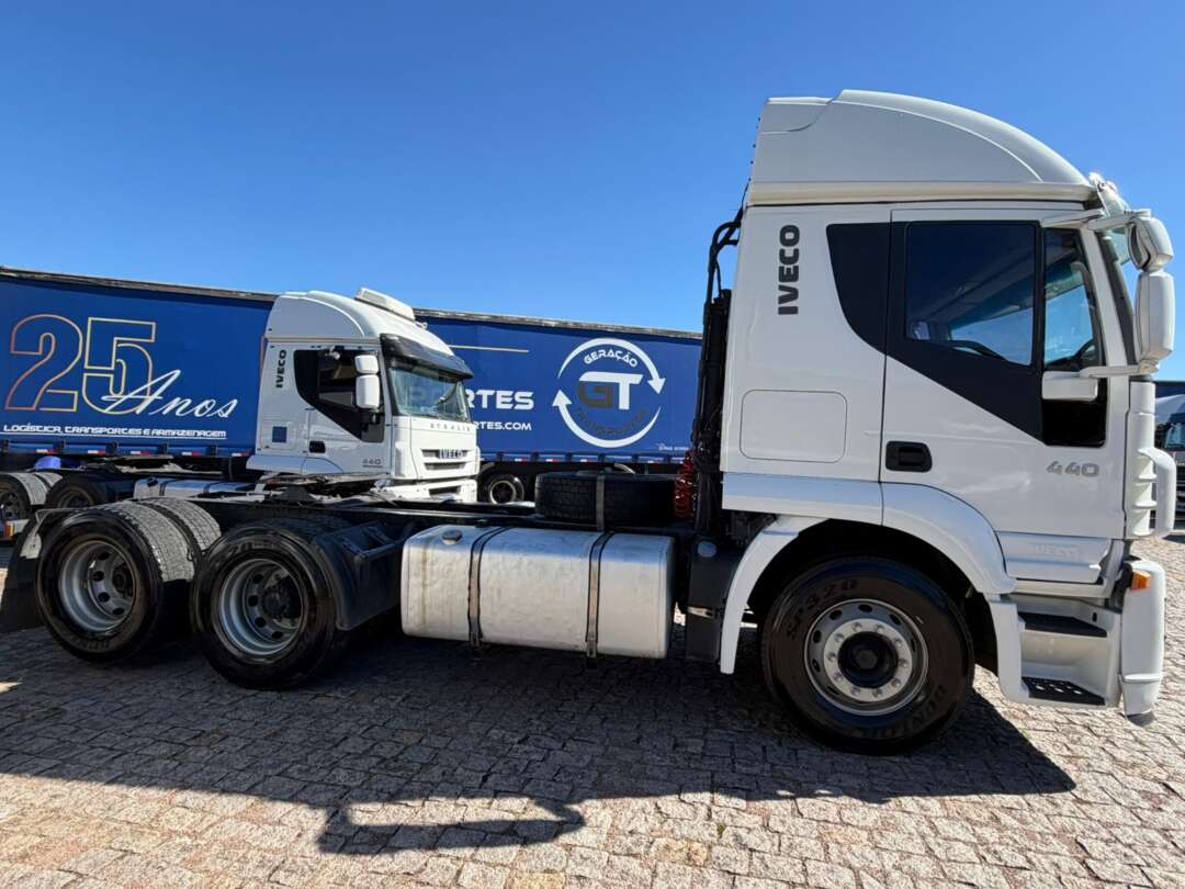Caminhão IVECO STRALIS 440 Cavalo Mecânico ANO 2014 de Geração Caminhões e Carretas no Paraná