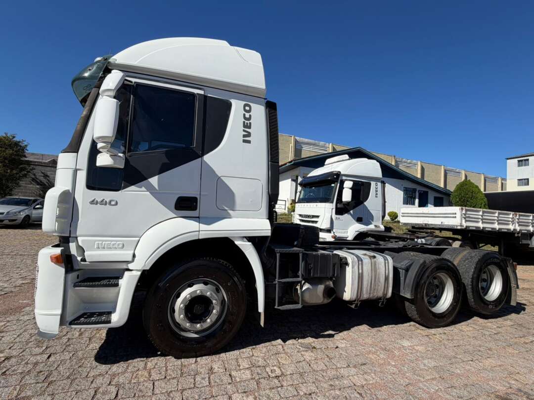 Caminhão IVECO STRALIS 440 Cavalo Mecânico ANO 2014 de Geração Caminhões e Carretas no Paraná
