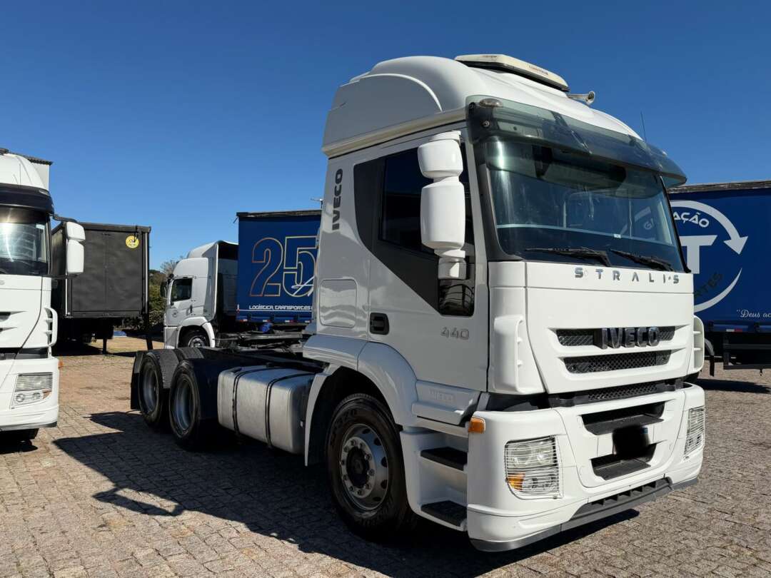 Caminhão IVECO STRALIS 440 Cavalo Mecânico ANO 2014 de Geração Caminhões e Carretas no Paraná