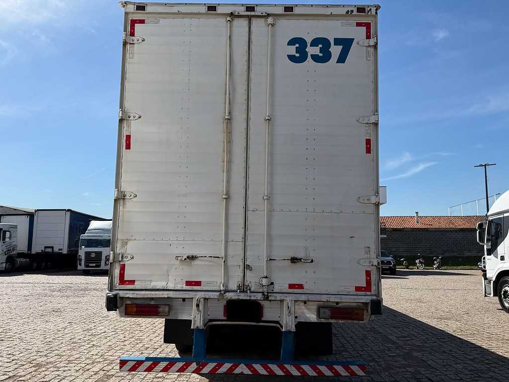 Carreta SEMI-REBOQUE BAU FURGAO Linshalm ANO 2002 1 Eixo de Geração Caminhões e Carretas no Paraná