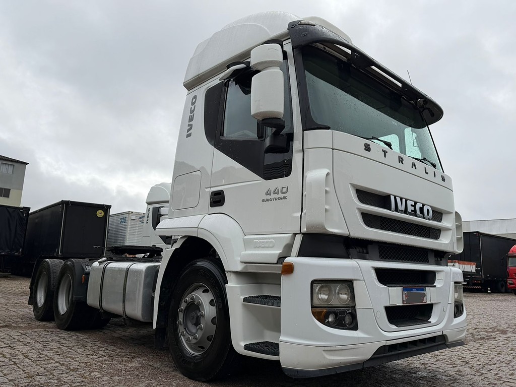Caminhão IVECO STRALIS 440 Cavalo Mecânico ANO 2013 de Geração Caminhões e Carretas no Paraná