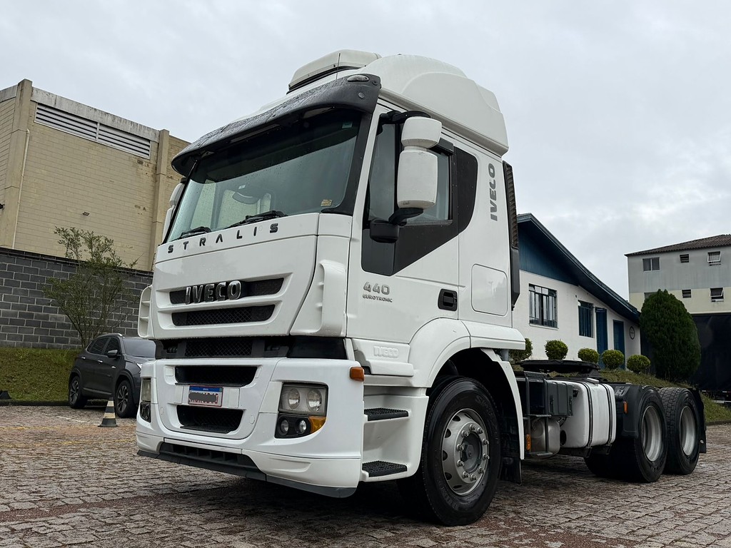 Caminhão IVECO STRALIS 440 Cavalo Mecânico ANO 2013 de Geração Caminhões e Carretas no Paraná
