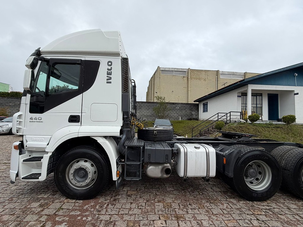 Caminhão IVECO STRALIS 440 Cavalo Mecânico ANO 2013 de Geração Caminhões e Carretas no Paraná