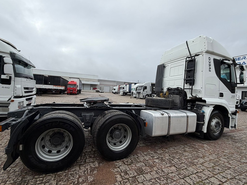 Caminhão IVECO STRALIS 440 Cavalo Mecânico ANO 2013 de Geração Caminhões e Carretas no Paraná