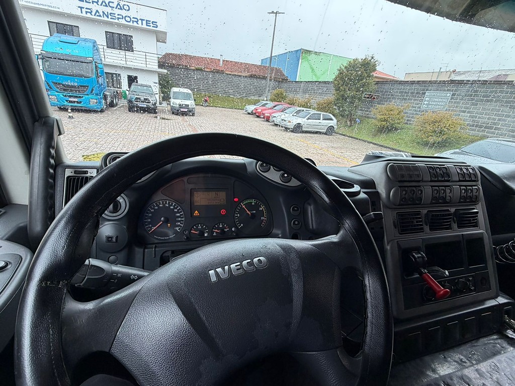 Caminhão IVECO STRALIS 440 Cavalo Mecânico ANO 2013 de Geração Caminhões e Carretas no Paraná