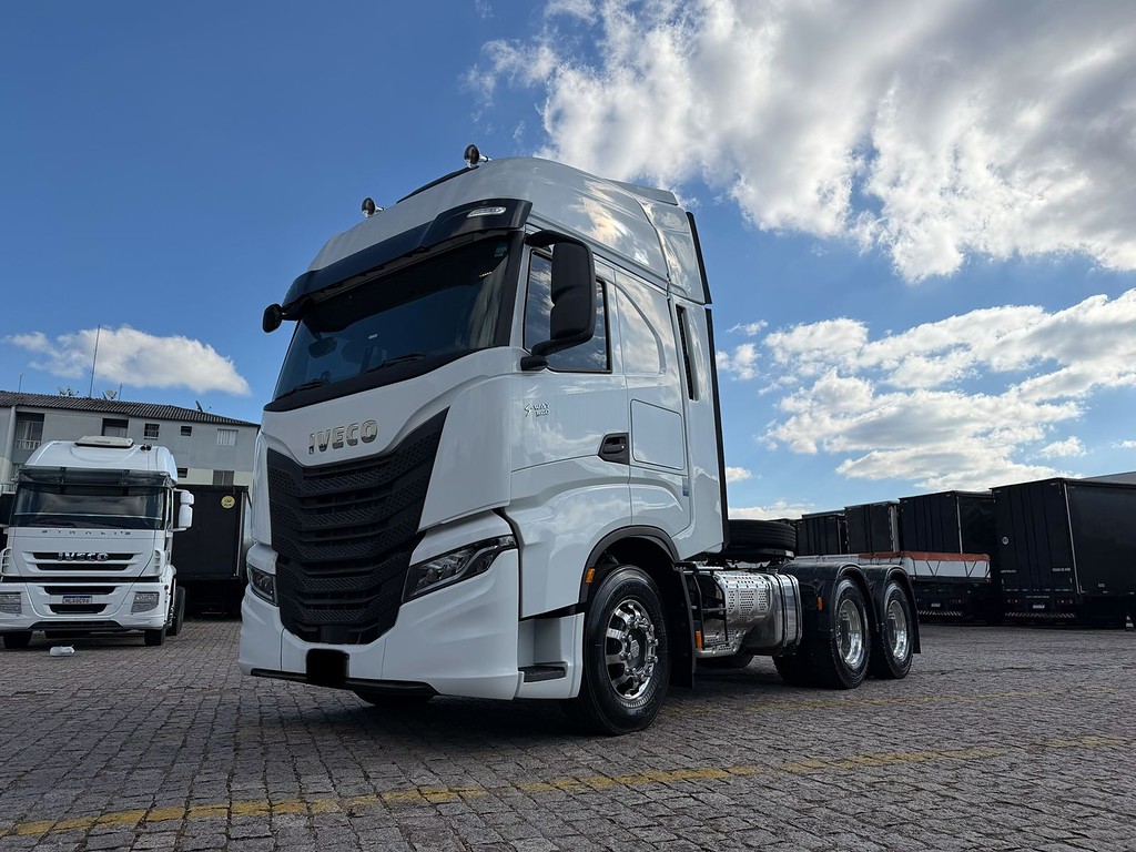 Caminhão IVECO S-WAY 540 Cavalo Mecânico ANO 2023 de Geração Caminhões e Carretas no Paraná