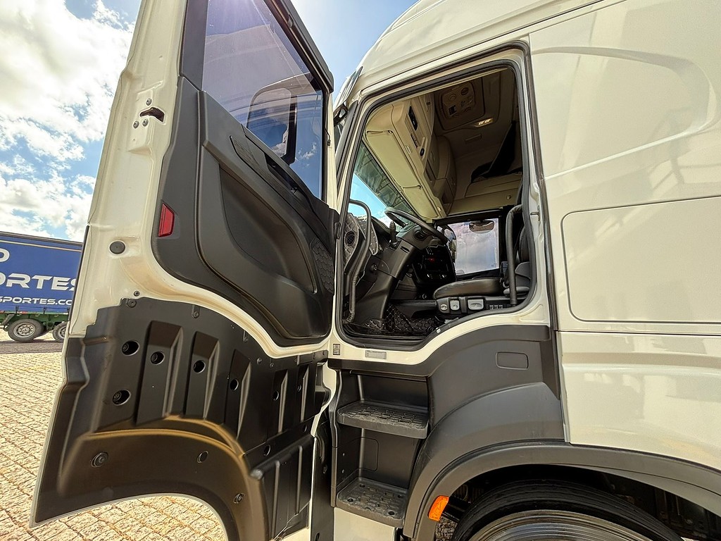 Caminhão IVECO S-WAY 540 Cavalo Mecânico ANO 2023 de Geração Caminhões e Carretas no Paraná