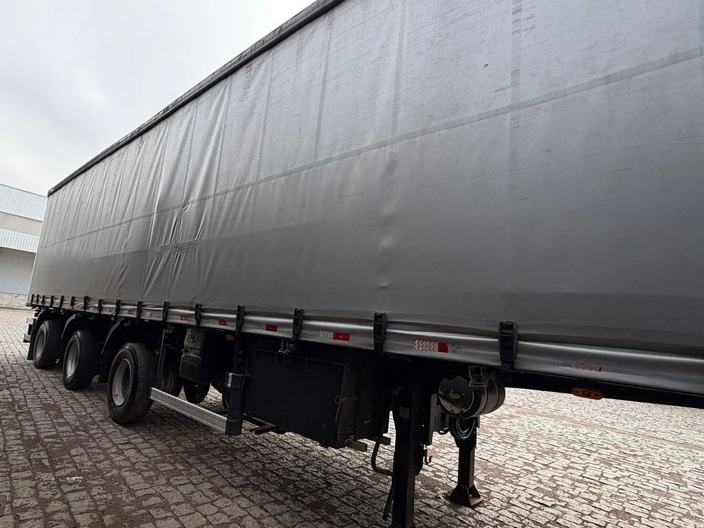 Carreta SEMI-REBOQUE BAU SIDER Facchini ANO 2020 1+1+1 Vanderleia de Geração Caminhões e Carretas no Paraná