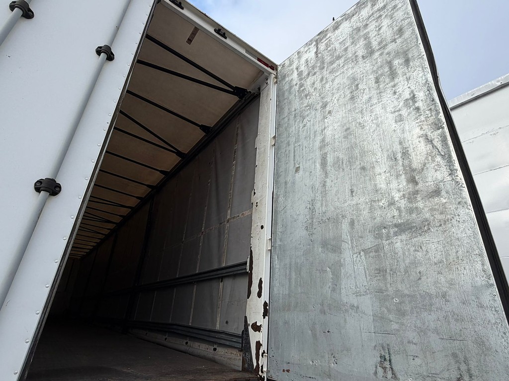 Carreta SEMI-REBOQUE BAU SIDER Facchini ANO 2020 1+1+1 Vanderleia de Geração Caminhões e Carretas no Paraná