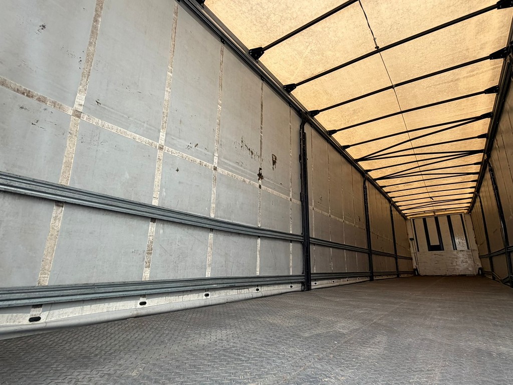 Carreta SEMI-REBOQUE BAU SIDER Facchini ANO 2020 1+1+1 Vanderleia de Geração Caminhões e Carretas no Paraná