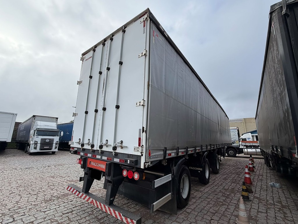 Carreta SEMI-REBOQUE BAU SIDER Facchini ANO 2020 1+1+1 Vanderleia de Geração Caminhões e Carretas no Paraná