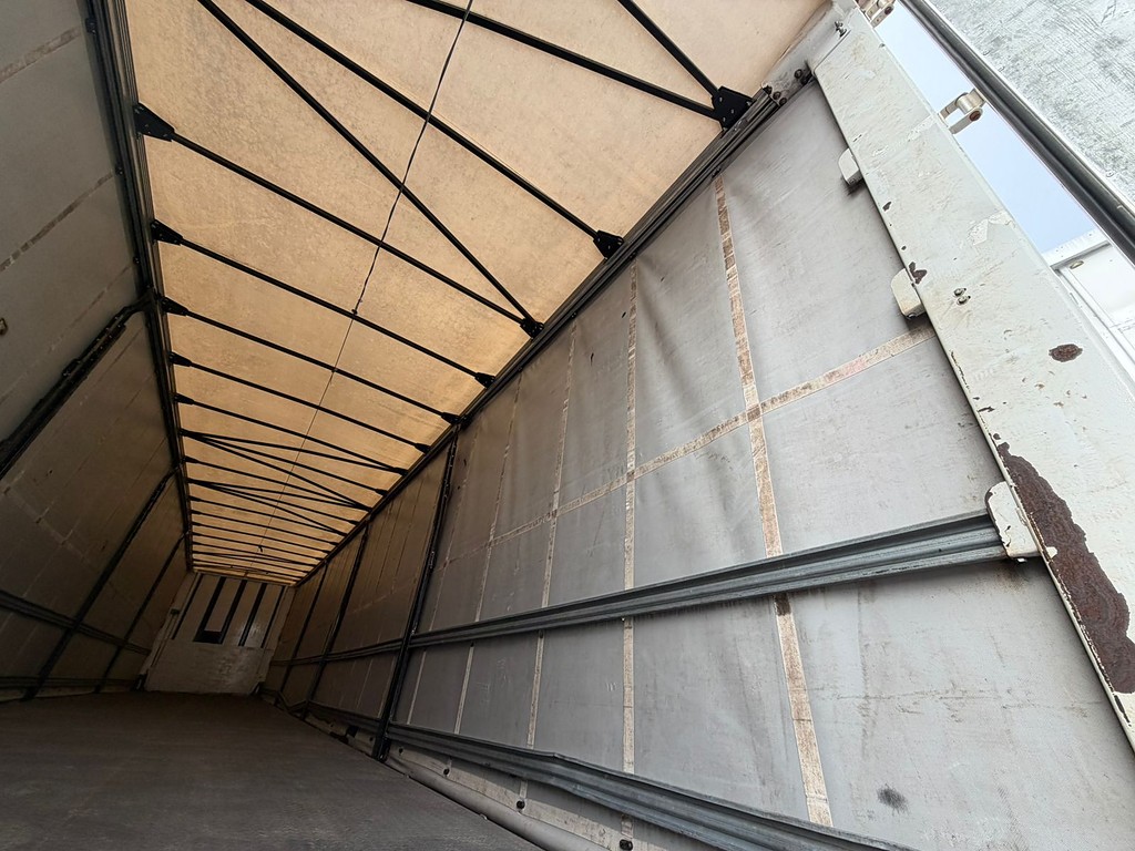 Carreta SEMI-REBOQUE BAU SIDER Facchini ANO 2020 1+1+1 Vanderleia de Geração Caminhões e Carretas no Paraná