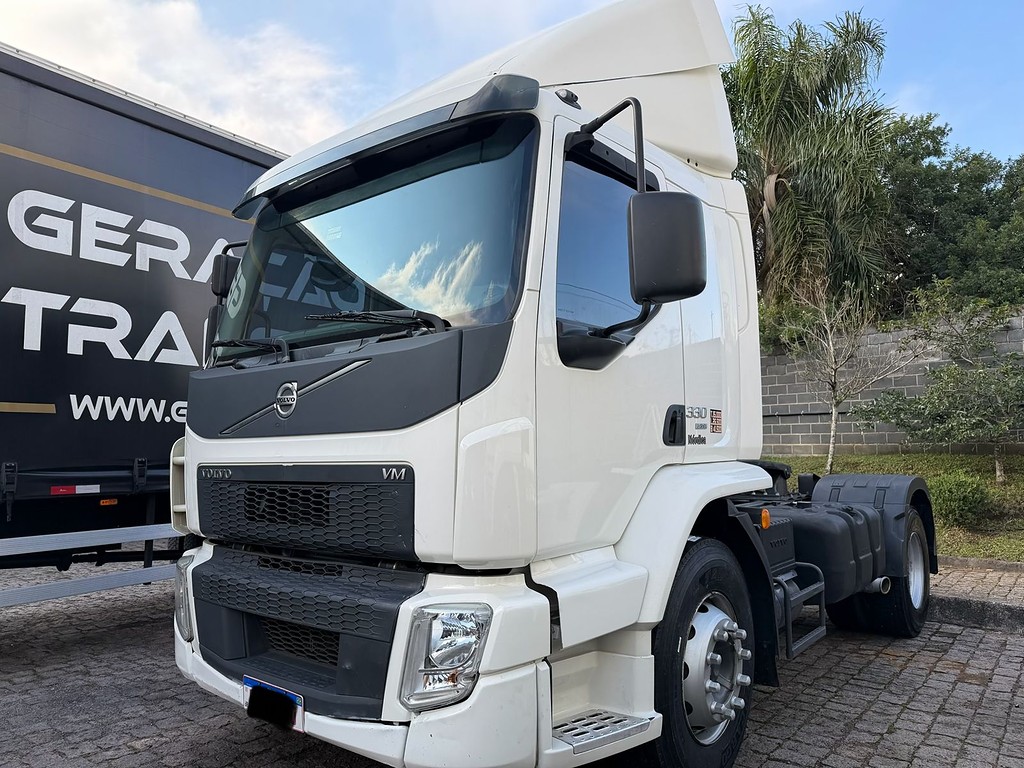 Caminhão VOLVO VM 330 Cavalo Mecânico ANO 2021 de Geração Caminhões e Carretas no Paraná