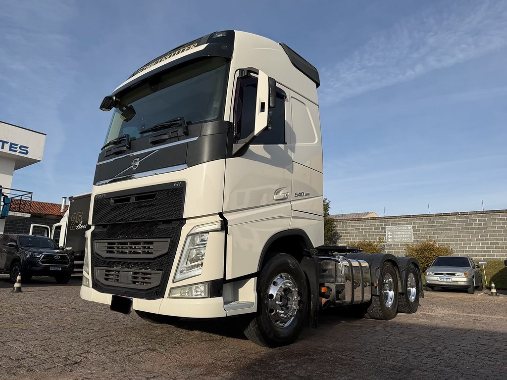 Caminhão VOLVO FH 540 Cavalo Mecânico ANO 2018 de Geração Caminhões e Carretas no Paraná