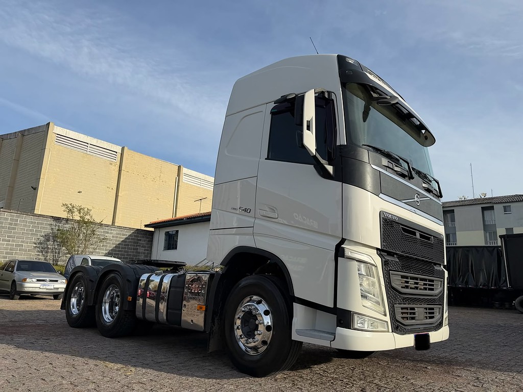 Caminhão VOLVO FH 540 Cavalo Mecânico ANO 2018 de Geração Caminhões e Carretas no Paraná