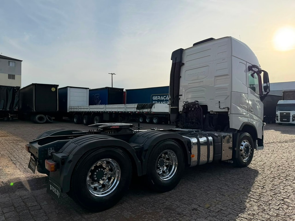 Caminhão VOLVO FH 540 Cavalo Mecânico ANO 2018 de Geração Caminhões e Carretas no Paraná