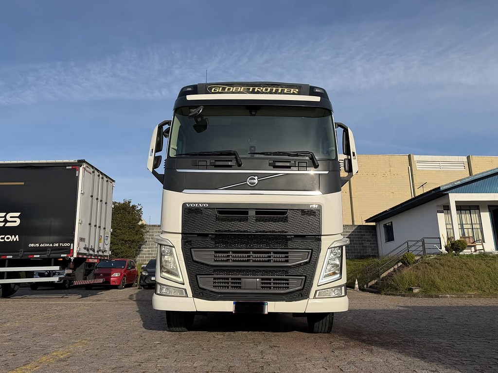 Caminhão VOLVO FH 540 Cavalo Mecânico ANO 2018 de Geração Caminhões e Carretas no Paraná