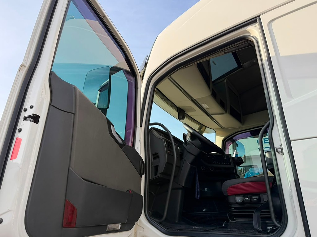 Caminhão VOLVO FH 540 Cavalo Mecânico ANO 2018 de Geração Caminhões e Carretas no Paraná
