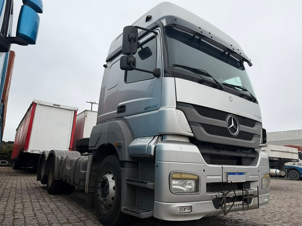 Caminhão MERCEDES BENZ MB 2544 Cavalo Mecânico ANO 2016 de Geração Caminhões e Carretas no Paraná