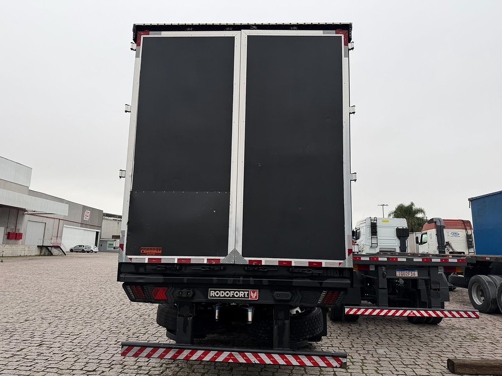 Carreta SEMI-REBOQUE BAU SIDER Rodofort ANO 2021 3 Eixos de Geração Caminhões e Carretas no Paraná