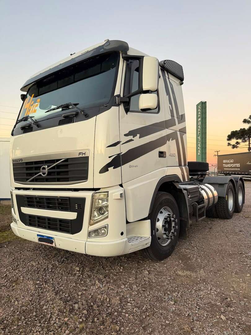 Caminhão VOLVO FH 460 Cavalo Mecânico ANO 2014 de Geração Caminhões e Carretas no Paraná