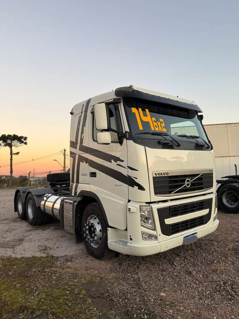 Caminhão VOLVO FH 460 Cavalo Mecânico ANO 2014 de Geração Caminhões e Carretas no Paraná