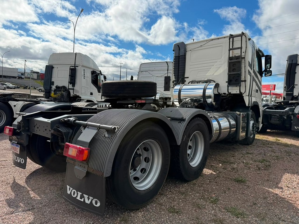 Caminhão VOLVO FH 460 Cavalo Mecânico ANO 2014 de Geração Caminhões e Carretas no Paraná