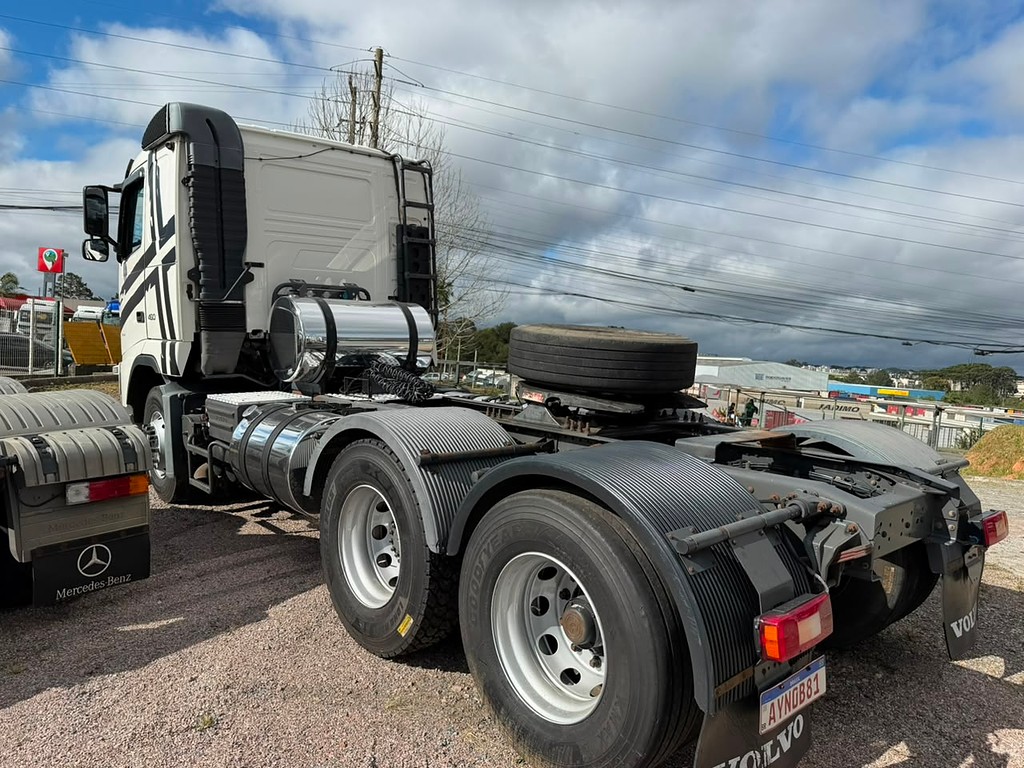 Caminhão VOLVO FH 460 Cavalo Mecânico ANO 2014 de Geração Caminhões e Carretas no Paraná