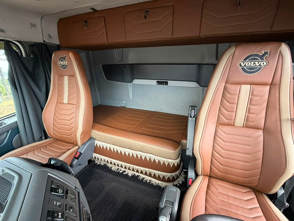 Caminhão VOLVO FH 460 Cavalo Mecânico ANO 2014 de Geração Caminhões e Carretas no Paraná